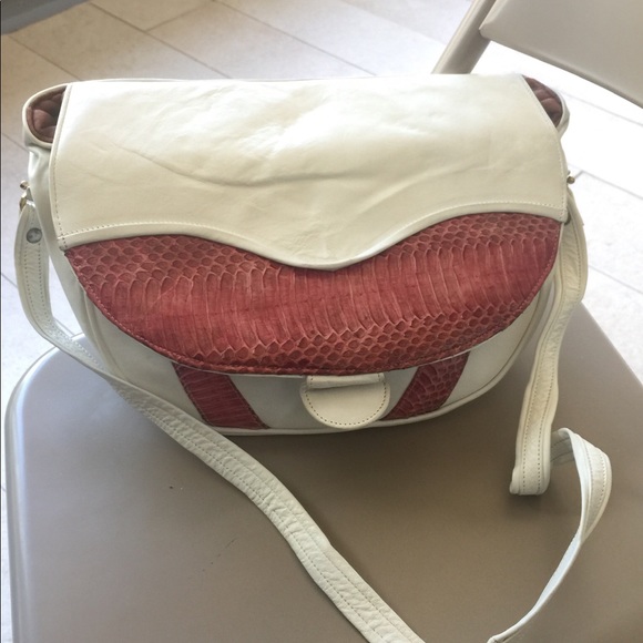 Beautiful White shoulder bag - Picture 2 of 2